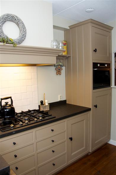 Oud hollandse eiken keuken, hoge kast
