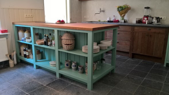 Shaker keuken met houten werkblad